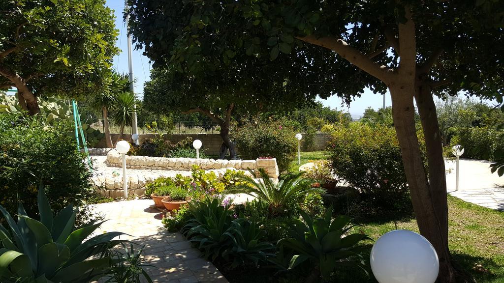 Alla Corte Di Nonna Maria Villa Pozzallo Exterior foto