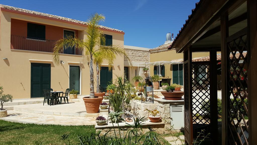 Alla Corte Di Nonna Maria Villa Pozzallo Exterior foto