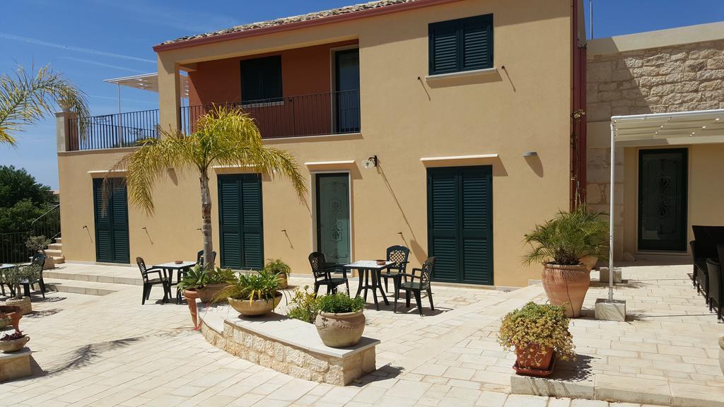 Alla Corte Di Nonna Maria Villa Pozzallo Exterior foto
