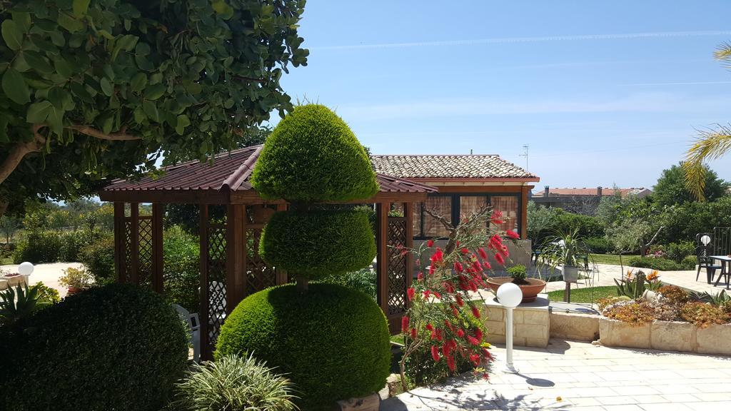 Alla Corte Di Nonna Maria Villa Pozzallo Exterior foto