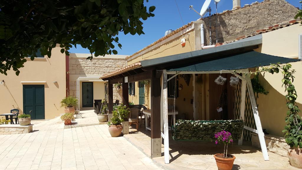 Alla Corte Di Nonna Maria Villa Pozzallo Exterior foto