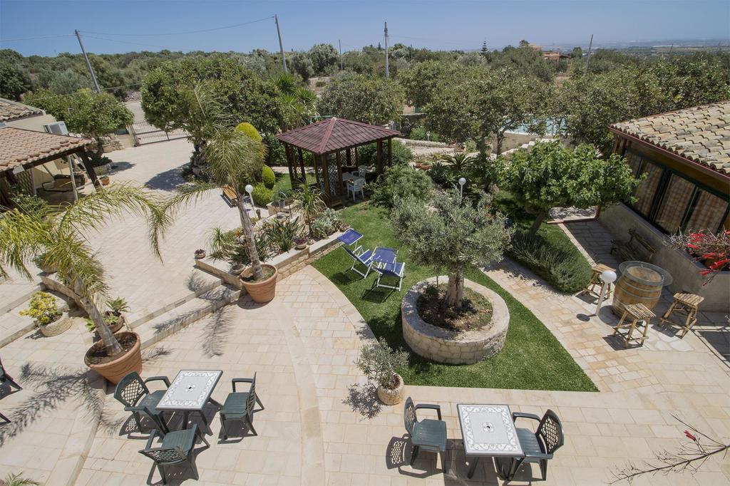 Alla Corte Di Nonna Maria Villa Pozzallo Exterior foto