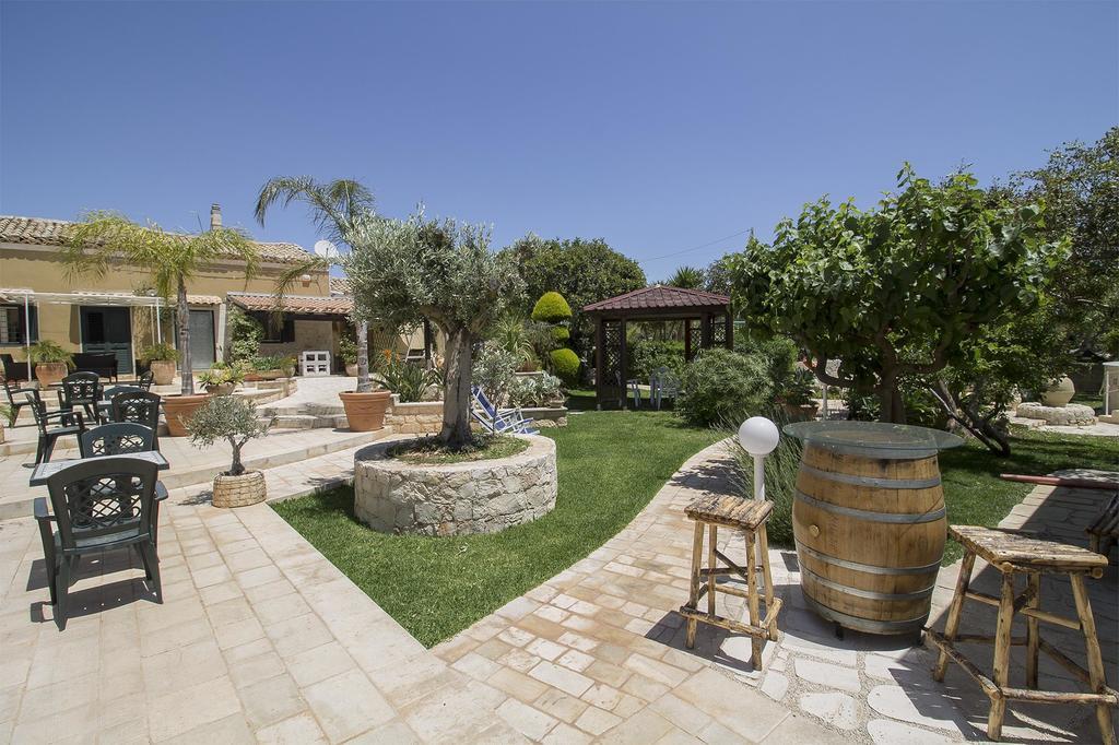 Alla Corte Di Nonna Maria Villa Pozzallo Exterior foto